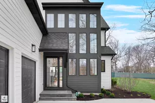 390 Forest Edge Dr, Glencoe, IL 60022 - Photo 2