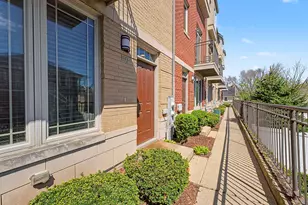 922 Warren Ave, Downers Grove, IL 60515 - Photo 2