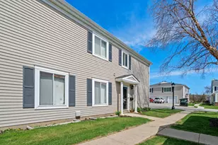 1220 Cove Dr, Prospect Heights, IL 60070 - Photo 2