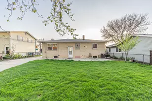 1423 S Busse Rd, Mount Prospect, IL 60056 - Photo 18