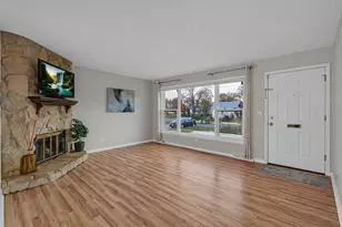 1423 S Busse Rd, Mount Prospect, IL 60056 - Photo 4