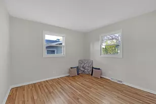 1423 S Busse Rd, Mount Prospect, IL 60056 - Photo 10