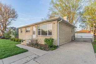 1423 S Busse Rd, Mount Prospect, IL 60056 - Photo 2