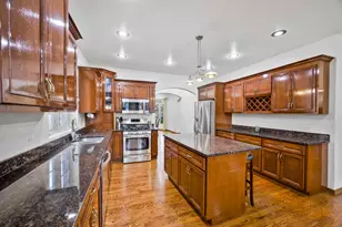 9746 Merrimac Ave, Oak Lawn, IL 60453 - Photo 4
