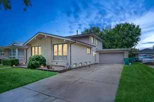 8918 S Francisco Ave, Evergreen Park, IL 60805 - Photo 2