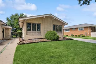 8918 S Francisco Ave, Evergreen Park, IL 60805 - Photo 1
