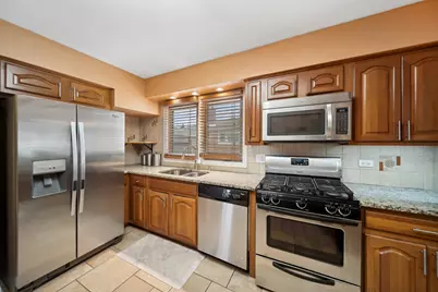 8918 S Francisco Avenue, Evergreen Park, IL 60805 - Photo 6
