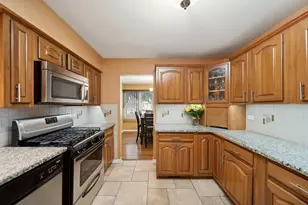 8918 S Francisco Ave, Evergreen Park, IL 60805 - Photo 4