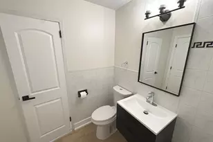 2600 W Balmoral Ave, Chicago, IL 60625 - Photo 10