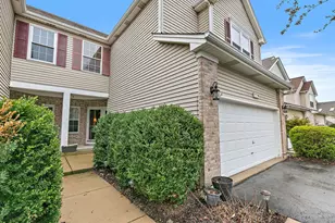 910 Cynthia Ln, Lake in the Hills, IL 60156 - Photo 2