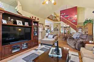910 Cynthia Ln, Lake in the Hills, IL 60156 - Photo 6