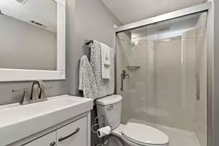 910 Cynthia Ln, Lake in the Hills, IL 60156 - Photo 22