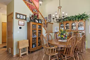 910 Cynthia Ln, Lake in the Hills, IL 60156 - Photo 4