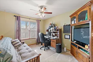 910 Cynthia Ln, Lake in the Hills, IL 60156 - Photo 12