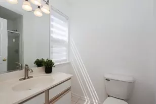 400 Woodview Cir, Elgin, IL 60120 - Photo 22