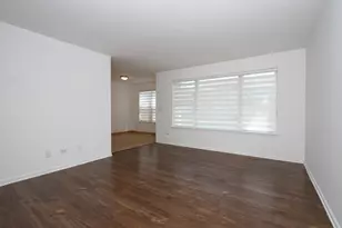 400 Woodview Cir, Elgin, IL 60120 - Photo 6