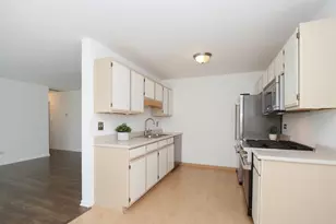 400 Woodview Cir, Elgin, IL 60120 - Photo 12