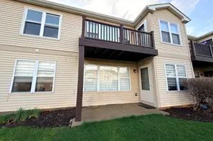 400 Woodview Cir, Elgin, IL 60120 - Photo 36