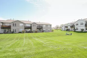 400 Woodview Cir, Elgin, IL 60120 - Photo 34