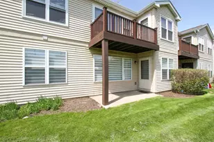 400 Woodview Cir, Elgin, IL 60120 - Photo 32