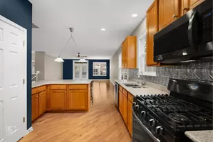 1870 Hampshire Dr, Hoffman Estates, IL 60192 - Photo 8