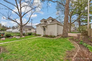 1028 S 4th St, Saint Charles, IL 60174 - Photo 4