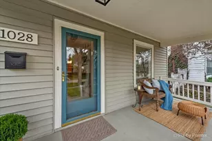 1028 S 4th St, Saint Charles, IL 60174 - Photo 2