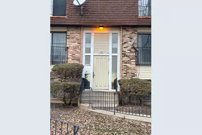 162 S Waters Edge Drive #301, Glendale Heights, IL 60139 - Photo 2