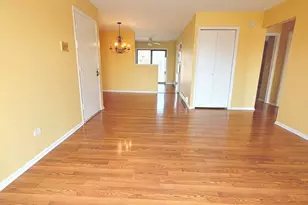 162 S Waters Edge Dr, Glendale Heights, IL 60139 - Photo 4