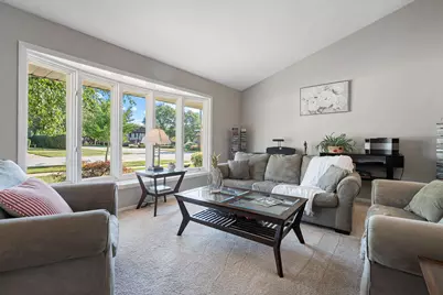 2143 E Peachtree Lane, Arlington Heights, IL 60004 - Photo 4