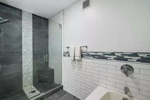 225 N Columbus Dr, Chicago, IL 60601 - Photo 16