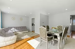 1038 S Hunt Club Dr, Mount Prospect, IL 60056 - Photo 2