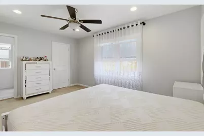 1038 S Hunt Club Drive, Mount Prospect, IL 60056 - Photo 12