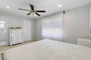 1038 S Hunt Club Dr, Mount Prospect, IL 60056 - Photo 12