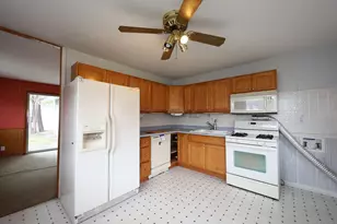 704 Lincolnwood Dr, Streamwood, IL 60107 - Photo 4