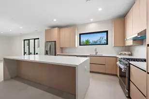 8735 Narragansett Ave, Morton Grove, IL 60053 - Photo 10