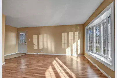 7754 S McVicker Avenue, Burbank, IL 60459 - Photo 6