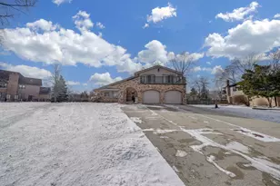 254 Bunting Ln, Bloomingdale, IL 60108 - Photo 2