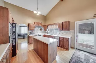 254 Bunting Ln, Bloomingdale, IL 60108 - Photo 4