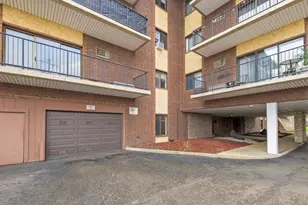 9520 S Mayfield Ave, Oak Lawn, IL 60453 - Photo 4