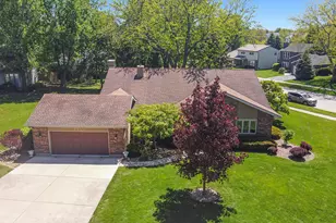 4759 Crest Ct, Waukegan, IL 60087 - Photo 2