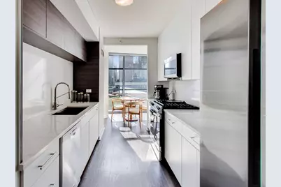 201 N Westshore Drive #801, Chicago, IL 60601 - Photo 16