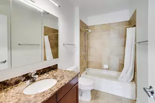 201 N Westshore Dr, Chicago, IL 60601 - Photo 30