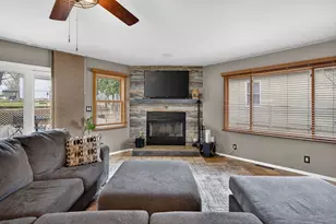 314 Plum St, Lake in the Hills, IL 60156 - Photo 4