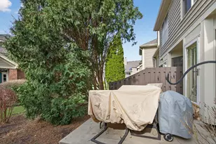 811 King Henry Ln, Saint Charles, IL 60174 - Photo 32