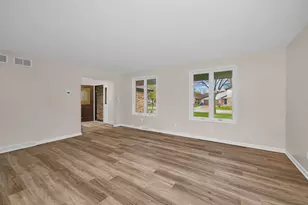 2380 Chestnut Ln, Morris, IL 60450 - Photo 8
