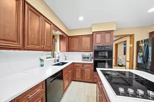 18 Newgate Ave, Naperville, IL 60565 - Photo 8