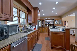 357 N Pioneer Dr, Addison, IL 60101 - Photo 6
