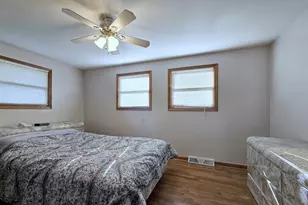 357 N Pioneer Dr, Addison, IL 60101 - Photo 10