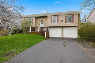 1358 Cottonwood Ln, Crystal Lake, IL 60014 - Photo 2
